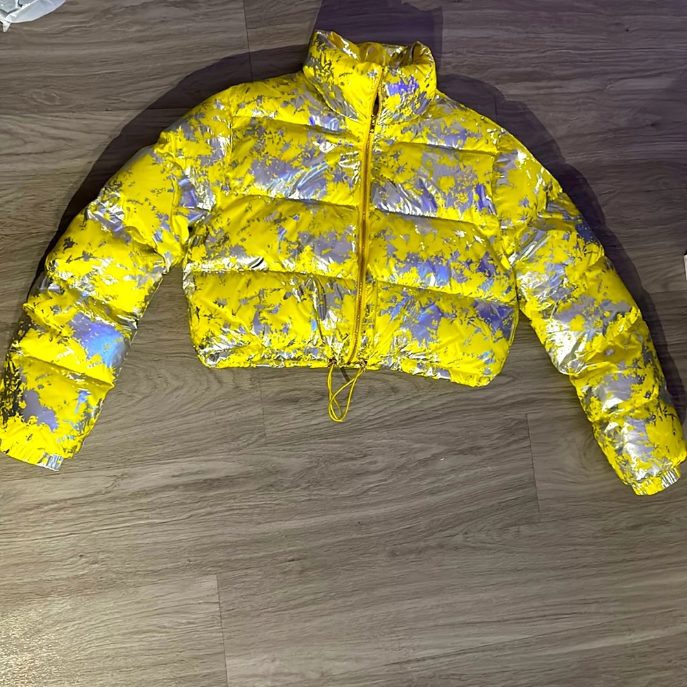Cropped Puffer , Yellow With Pattern - image 1